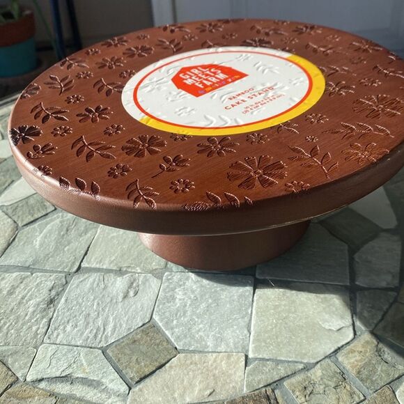 Girl Meets Farm NWT 10” Diameter Wooden Cake Stand. Pretty Engraved Flowers - Picture 4 of 5